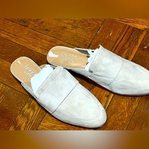NWOT Franco Sarto tan flat mules